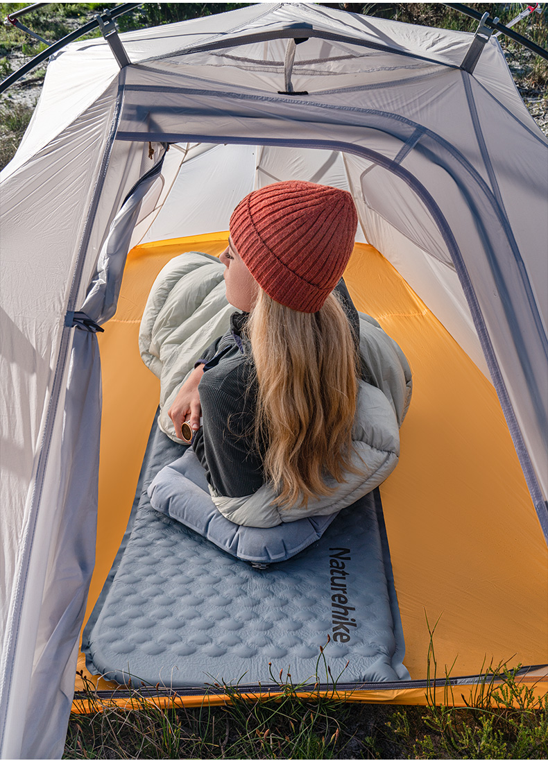 Naturehike Yugu rozšířená samonafukovací karimatka - obdélník 740g - světle modrá